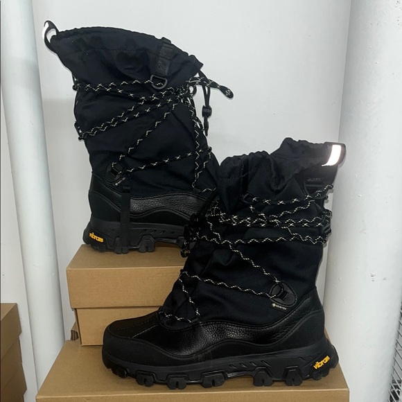 UGG METROPEAK - Picture 1 of 6